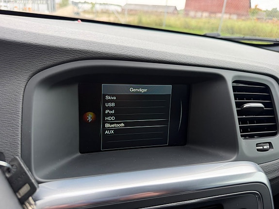 Volvo V60 Cross Country 14 of 19
