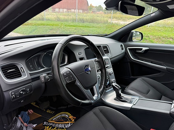 Volvo V60 Cross Country 6 of 19