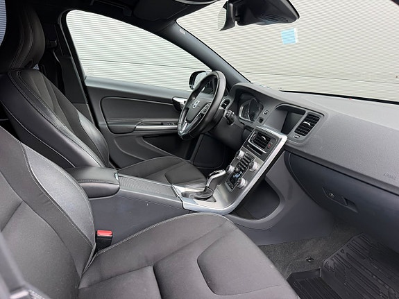 Volvo V60 Cross Country 10 of 19