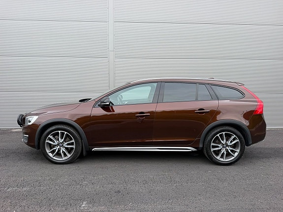 Volvo V60 Cross Country 7 of 19