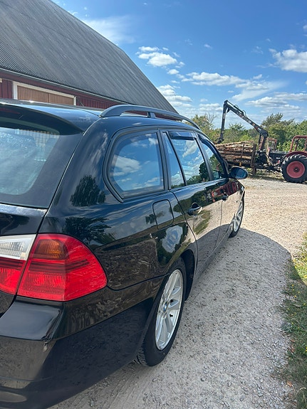 BMW 318d 2 of 6