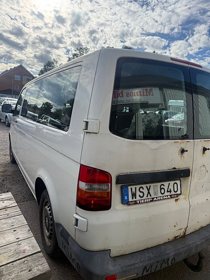 Volkswagen Shuttle 6 of 10