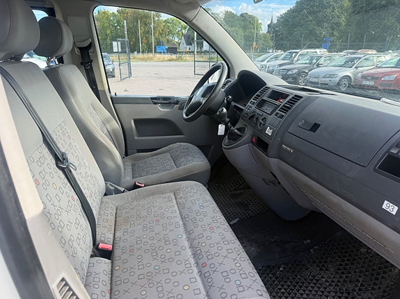 Volkswagen Shuttle 9 of 10