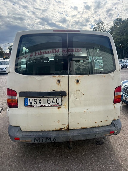 Volkswagen Shuttle 5 of 10