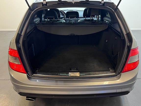 Mercedes-Benz C180 9 of 26
