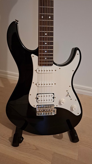 Elgitarr - Yamaha Pacifica 012