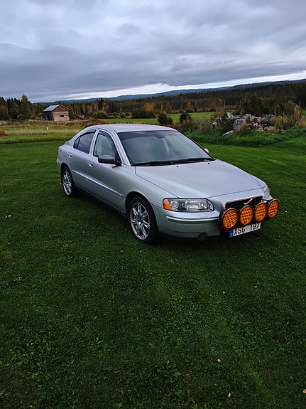 Volvo S60 2 of 6