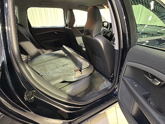 Volvo V70 8 of 18