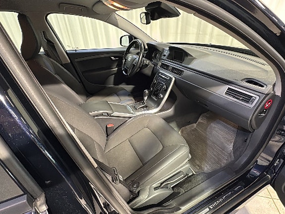 Volvo V70 11 of 18