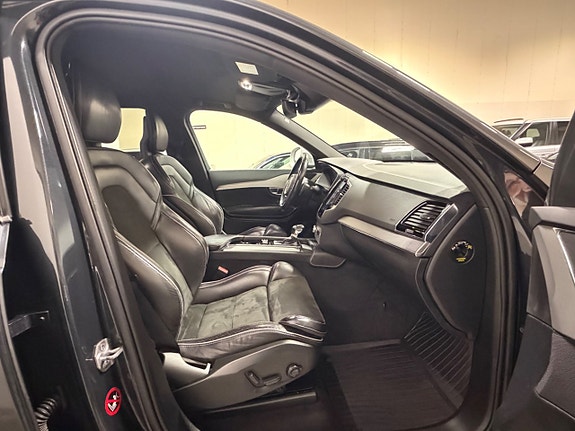 Volvo XC90 16 of 30