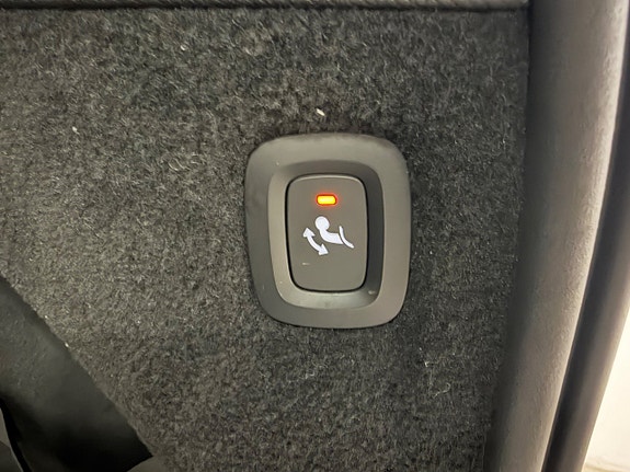 Volvo XC90 30 of 30