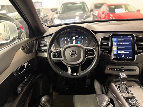Volvo XC90 13 of 30