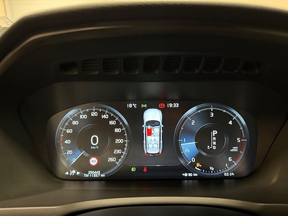 Volvo XC90 24 of 30