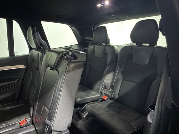 Volvo XC90 11 of 30