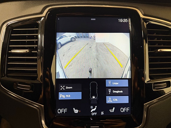 Volvo XC90 28 of 30