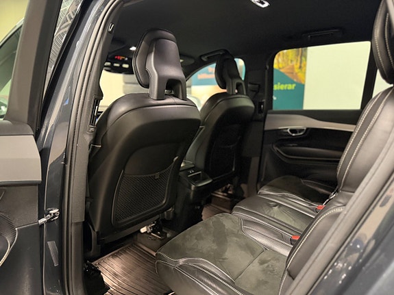 Volvo XC90 10 of 30