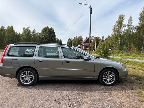 Volvo V70 2 of 5
