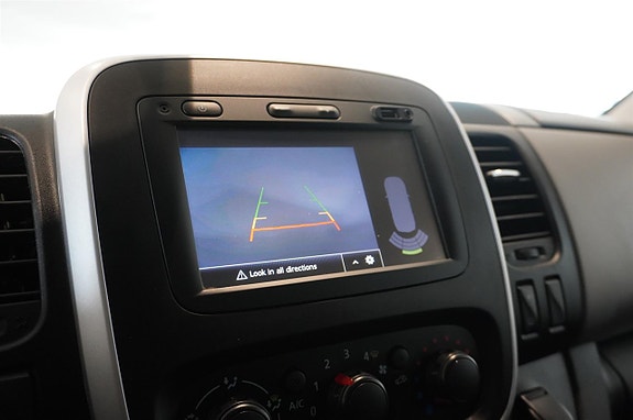 Nissan NV300 12 of 14