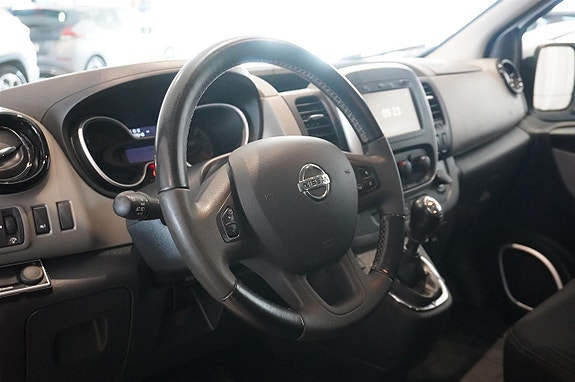 Nissan NV300 2 of 14