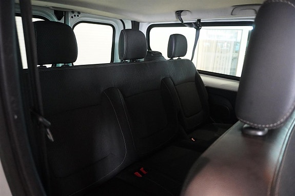 Nissan NV300 7 of 14