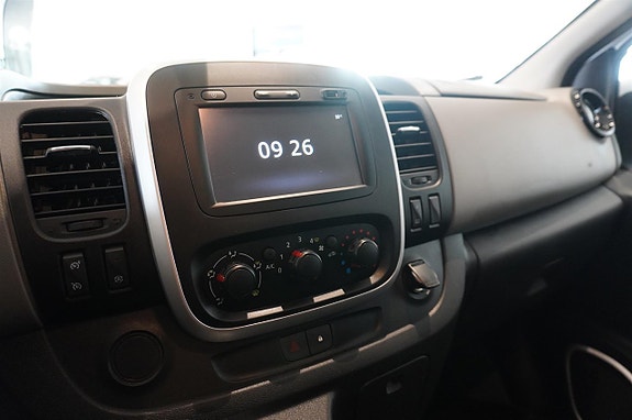 Nissan NV300 9 of 14
