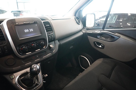 Nissan NV300 10 of 14