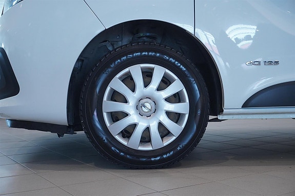 Nissan NV300 14 of 14