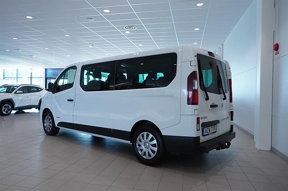 Nissan NV300 3 of 14