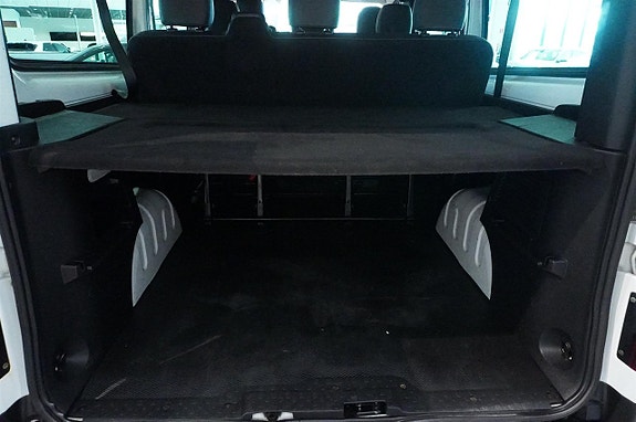 Nissan NV300 13 of 14