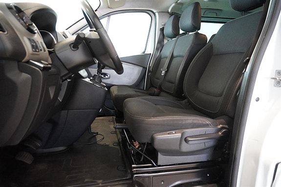 Nissan NV300 5 of 14