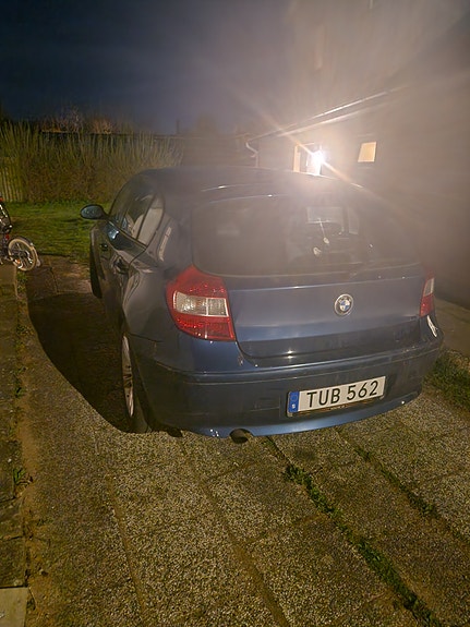 BMW 118i 3 of 5
