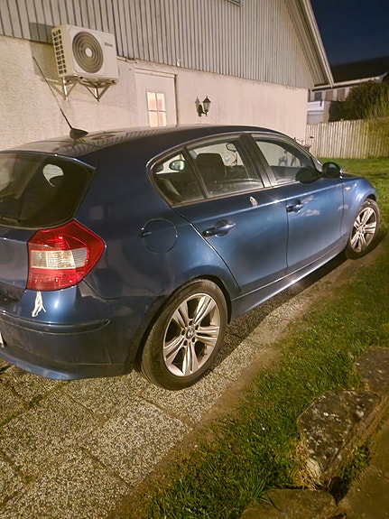BMW 118i 2 of 5