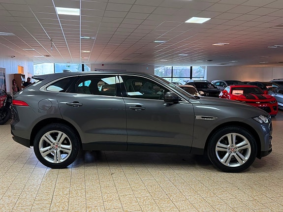 Jaguar F-PACE 8 of 28