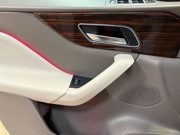 Jaguar F-PACE 28 of 28
