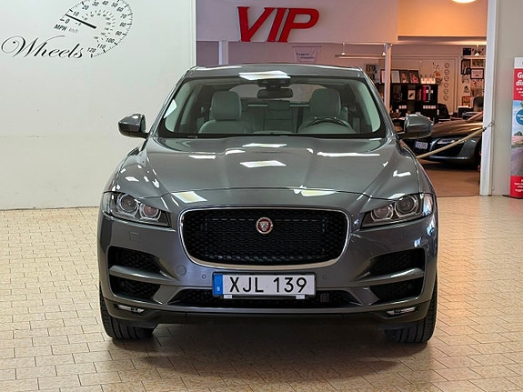Jaguar F-PACE 10 of 28