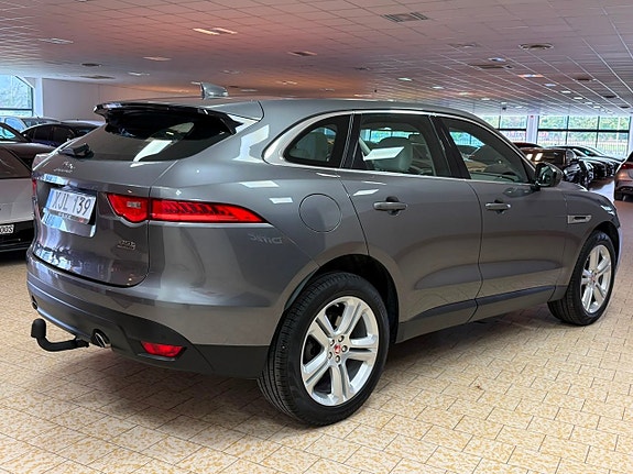 Jaguar F-PACE 7 of 28