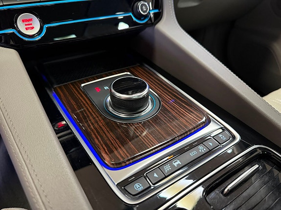 Jaguar F-PACE 21 of 28