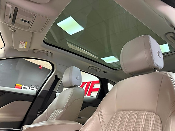 Jaguar F-PACE 27 of 28
