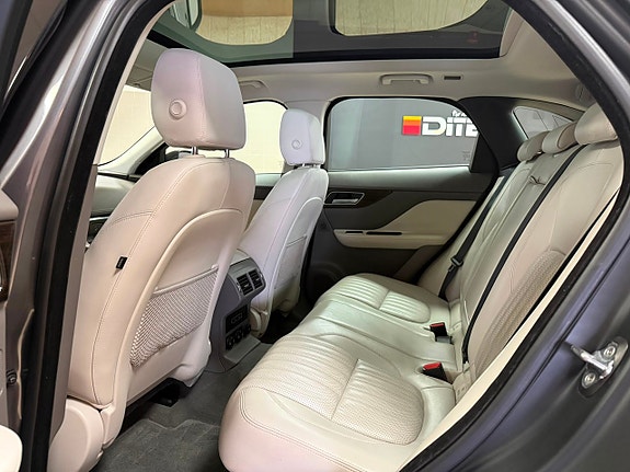 Jaguar F-PACE 16 of 28