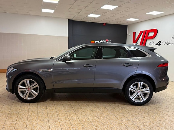 Jaguar F-PACE 4 of 28