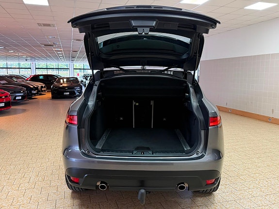 Jaguar F-PACE 11 of 28