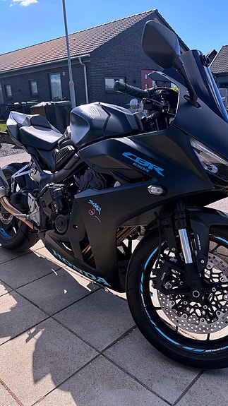 Honda CBR650R 3 of 3