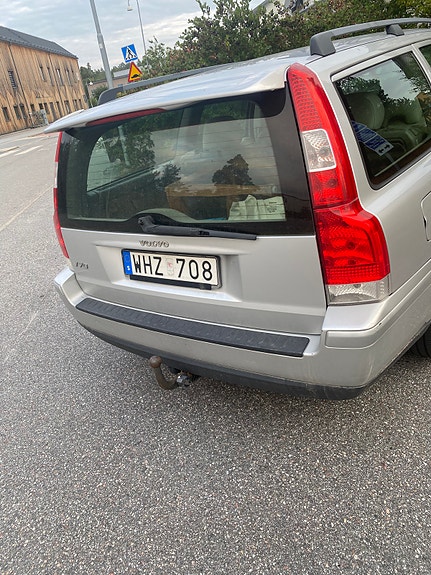 Volvo V70 2 of 3