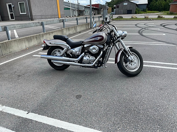 Suzuki VZ800 Marauder 3 of 5