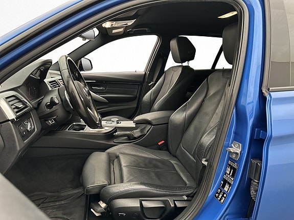 BMW 320i 10 of 30