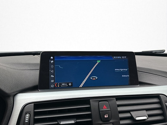 BMW 320i 21 of 30