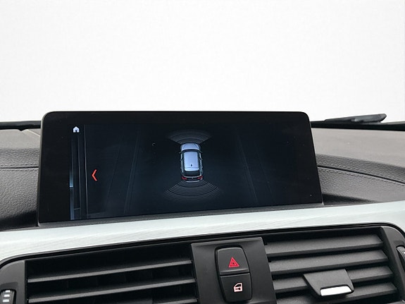 BMW 320i 24 of 30