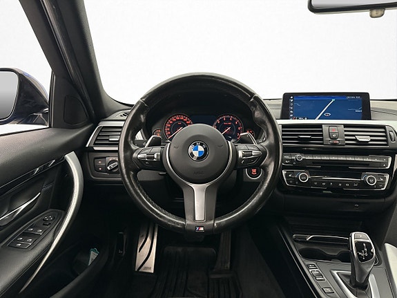 BMW 320i 13 of 30