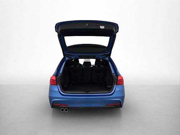 BMW 320i 27 of 30