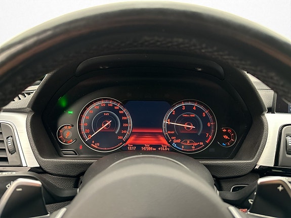 BMW 320i 17 of 30